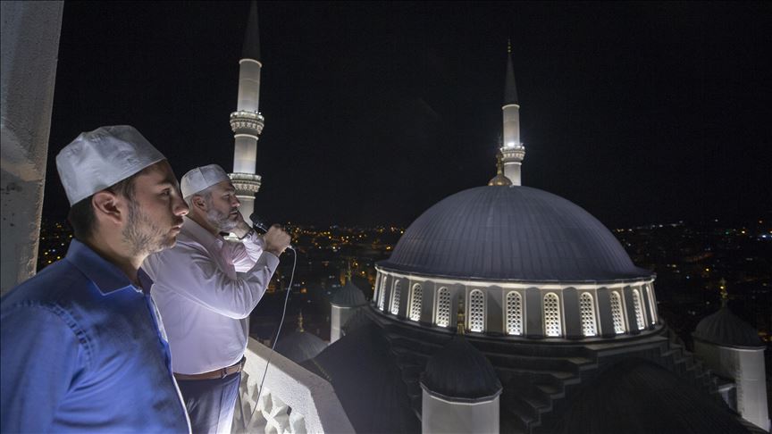 Treća godišnjica pokušaja puča: Proučeni salavati s minareta 90 hiljada džamija u Turskoj