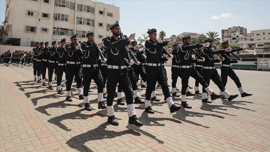 "الداخلية" في غزة تحتفل بتخريج دفعة ضباط جديدة