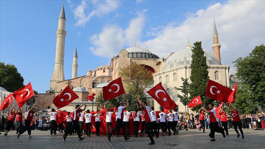 Londra ve İstanbul'da eş zamanlı '15 Temmuz' koreografisi