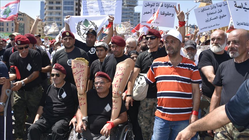 لبنان.. عسكريون متقاعدون يعاودون الاحتجاج على مناقشة الموازنة