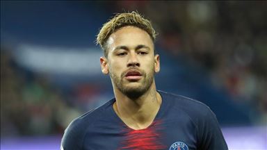 Neymar njofton PSG-në se dëshiron të largohet