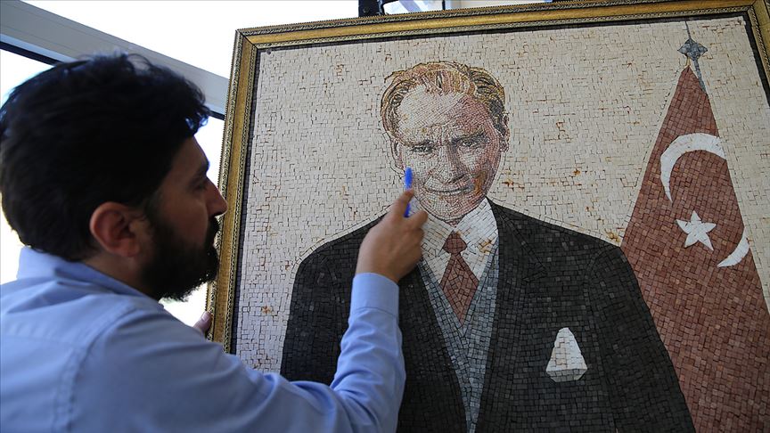 Suriyeli sanatçıdan mozaikle Atatürk portresi 