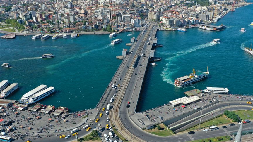 مراكب ونوارس وبحر.. مشهد ساحر في "أمينونو" إسطنبول (تقرير)