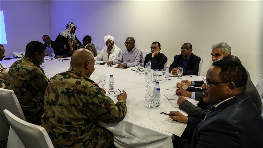 Militares y oposición firman acuerdo de transición en Sudán