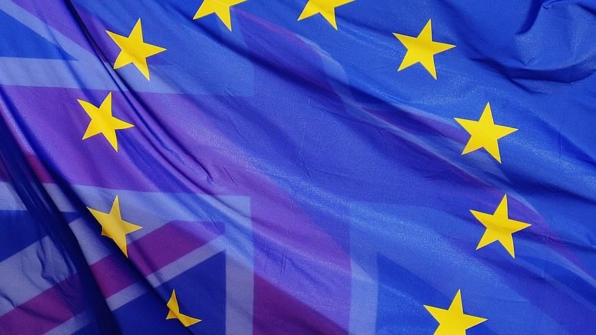 Brexit: Libra esterlina cayó después de referencias sobre frontera con Irlanda en debate conservador