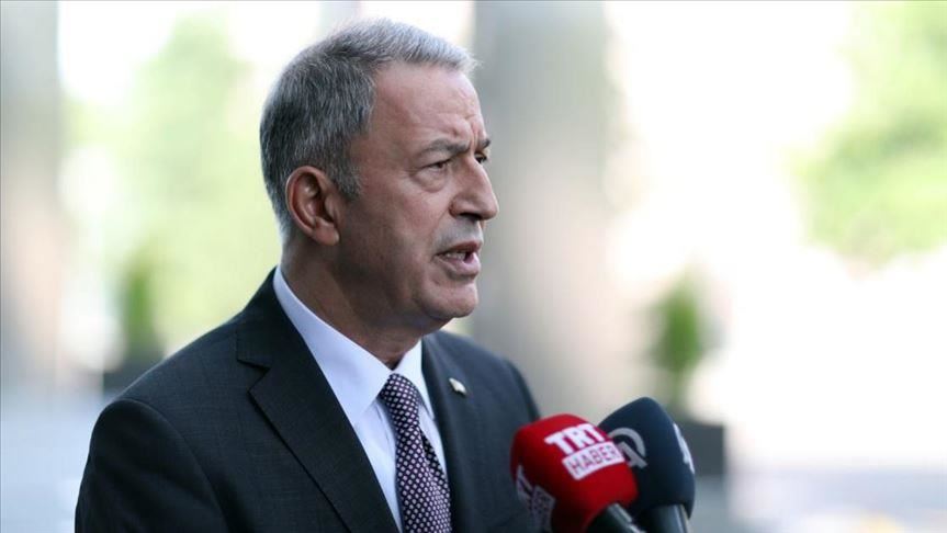 وزير الدفاع التركي للسوريين: سنحقق السلام بالمنطقة في أقرب وقت 