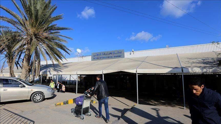 ليبيا.. عودة الملاحة بمطار معيتيقة بعد توقف إثر قصف جوي