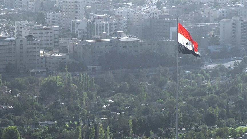 مخالفت تروریست‌های پ.ک.ک/ی.پ.گ با نصب پرچم رژیم اسد در گذرگاه مرزی