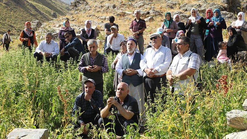 Katliamın tanıkları 26 yıl öncesini yaşadı