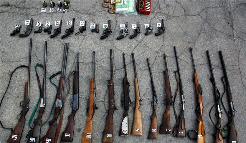 Srbija: U pretresu porodične kuće pronađena veća količinu oružja i municije 
