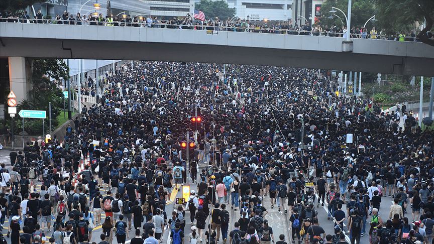 Hong Kong'da halk Çin'e iade yasasını protesto için tekrar sokaklarda