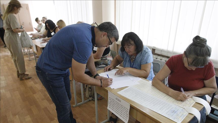 Ukraine holding parliamentary elections on Sunday