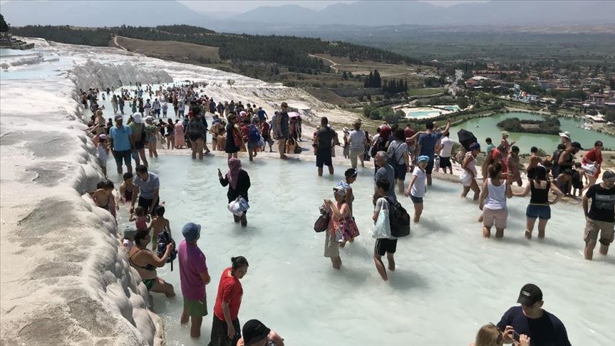 يوميا في تركيا.. 11 ألفا يدخلون "الجنة البيضاء"