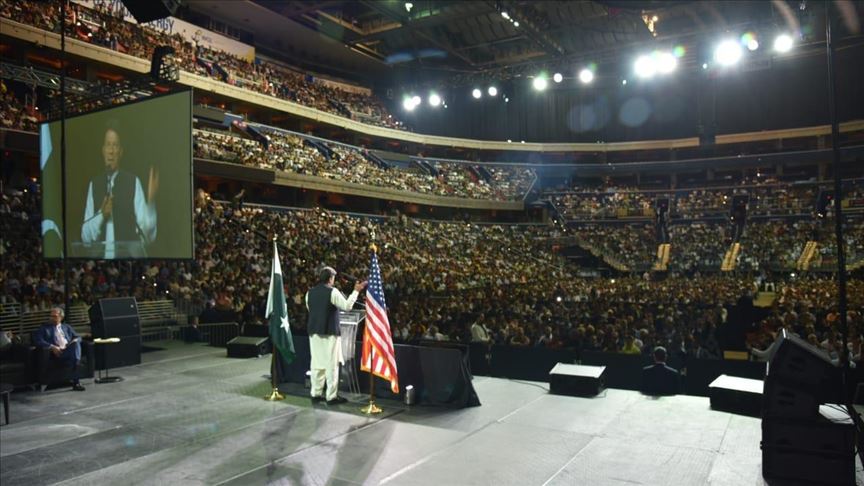 Pakistani PM Khan gathers thousands in US capital