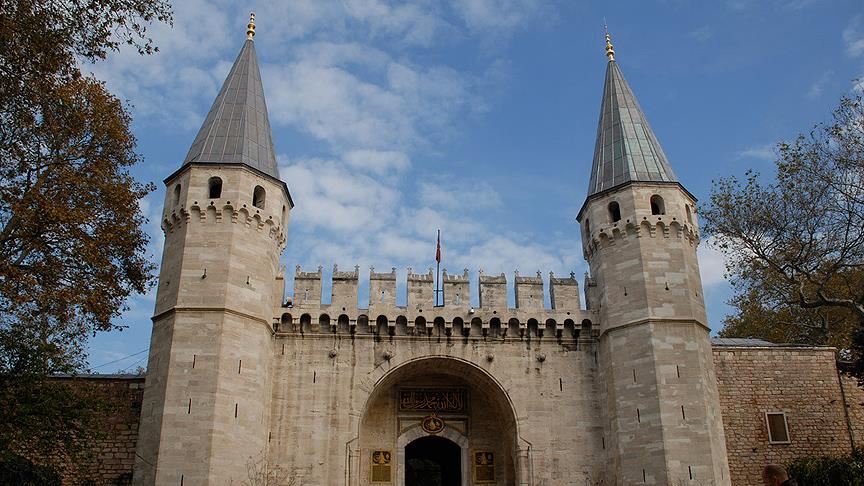 Topkapı Sarayı Dış Karakol Binası önüne düzenleme