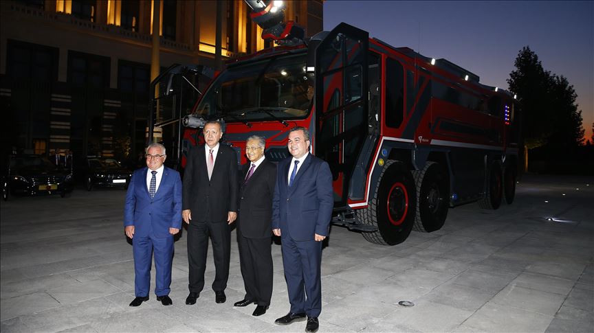 Turkish, Malaysian leaders view indigenous fire truck