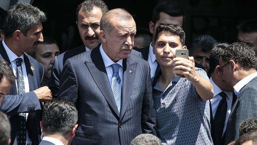 Cumhurbaşkanı Erdoğan, cuma namazını Başyazıcıoğlu Camisi'nde kıldı