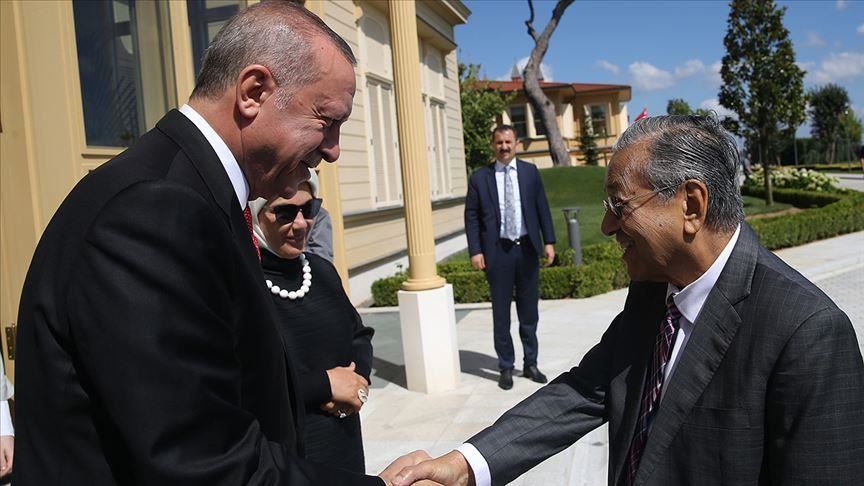 أردوغان ومهاتير محمد يلتقيان على مائدة إفطار بإسطنبول 