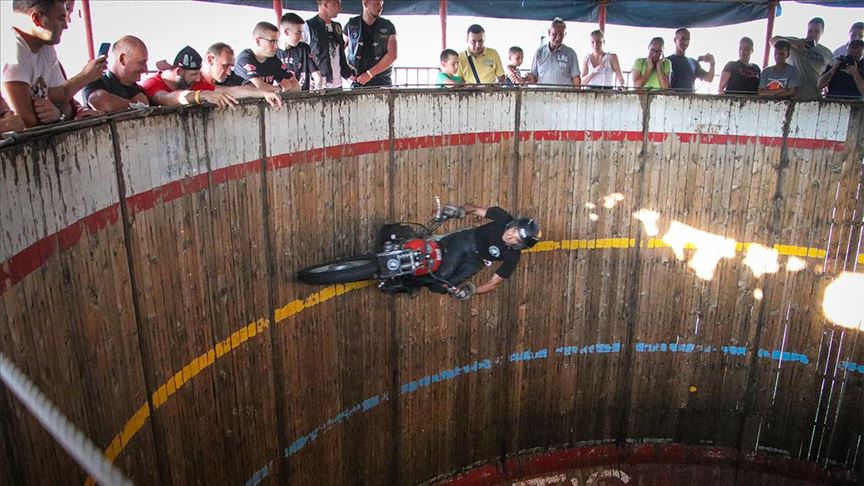 Zid smrti "Božo Vukadinović": Banjalučki "pakleni vozači" rizikuju živote na nastupima koji se pamte