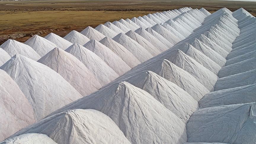 Indonesian salt farmers face hardship despite harvest