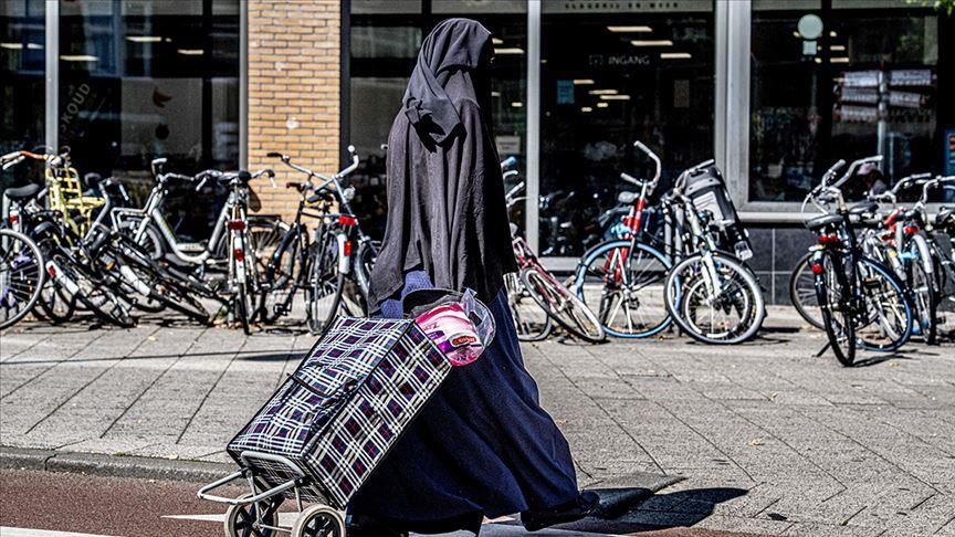 Dutch burka ban under fire from critics