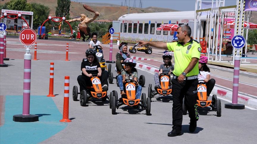 Ogrenciler Bu Parkta Hem Ogreniyor Hem Egleniyor