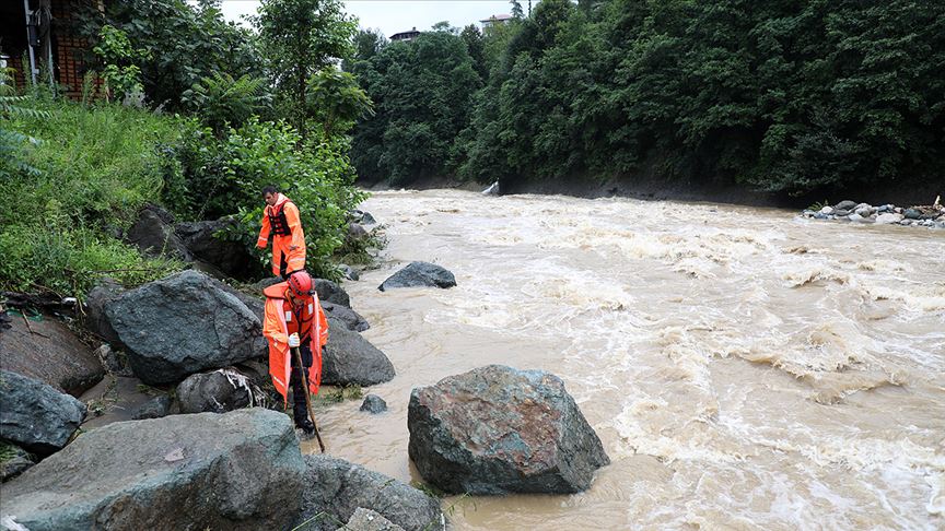 Rize'deki sağanakta bir kişi kayboldu