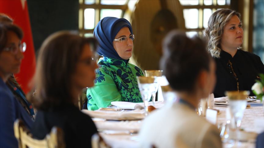 Emine Erdoğan, kadın büyükelçi ve büyükelçi eşleriyle buluştu