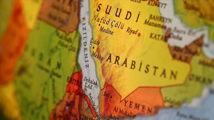 Yemen rebels claim missile attack on Saudi camp