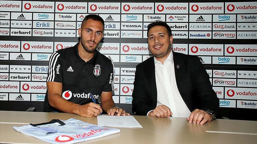 Football: Besiktas sign Spanish defender Victor Ruiz