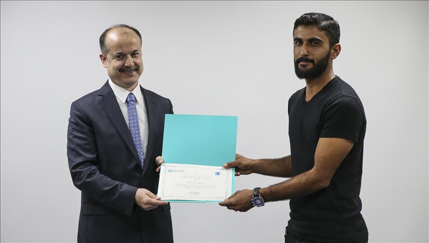 أنقرة.. اختتام برنامج "تعليم التركية" لمعلمين سوريين