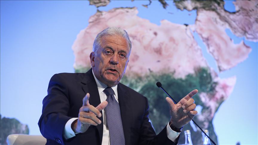 Refugiados son un 'gran desafío' para Turquía, dice funcionario de la UE