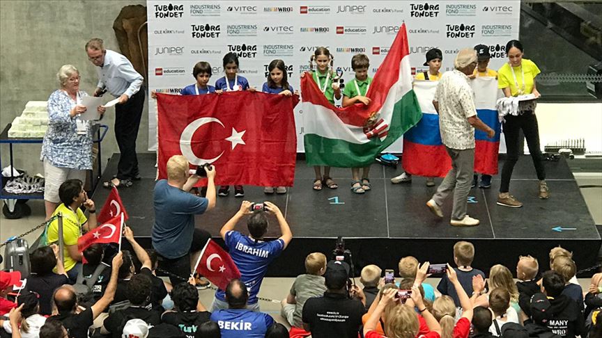 أطفال أتراك يحصلون على المركز الثاني بمسابقة روبوتات عالمية بالدنمارك