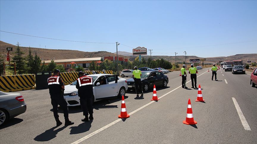 'Türkiye Huzur ve Trafik' uygulamasında aranan bin 89 kişi yakalandı