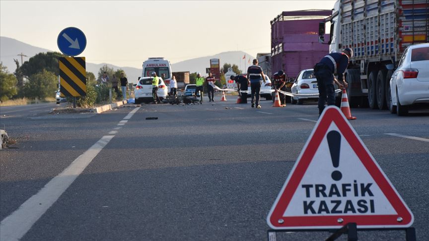 Bayram arifesinde trafik kazaları can aldı 
