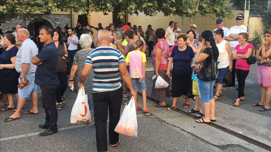 Gjysmëhëna e Kuqe Turke shpërndan kurbane në Shqipëri