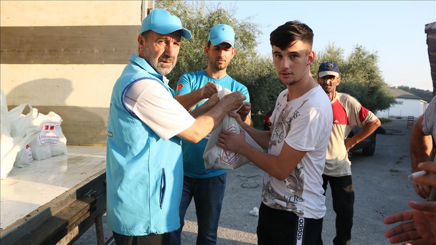 TDV shpërndan kurbane në Shqipëri