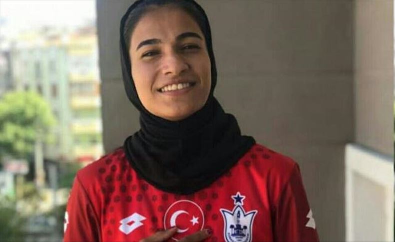 دختر فوتبالیست جوان ایرانی در راه کوناک اسپور ترکیه