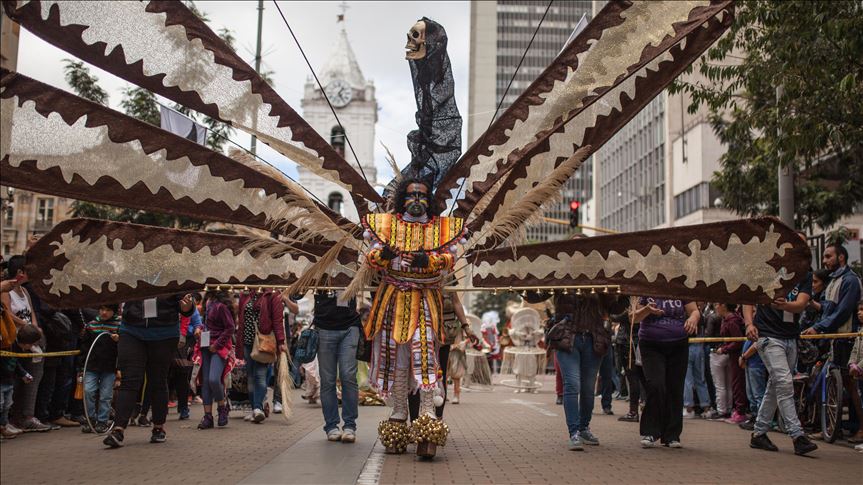 Con teatro callejero y conciertos, Bogotá cierra el Festival de Verano