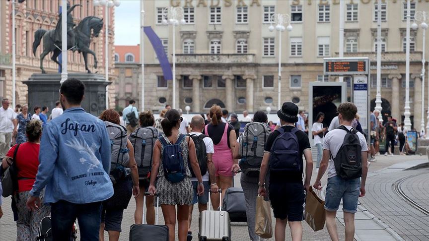 Zagreb: Strani turisti preplavili gradski centar
