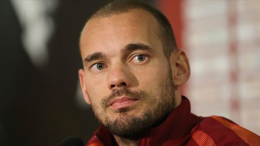 Pesepak bola Wesley Sneijder resmi gantung sepatu