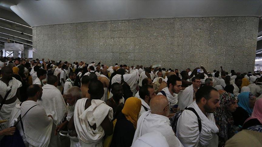 Bacanjem kamenčića bh. hadžije obrede privode kraju