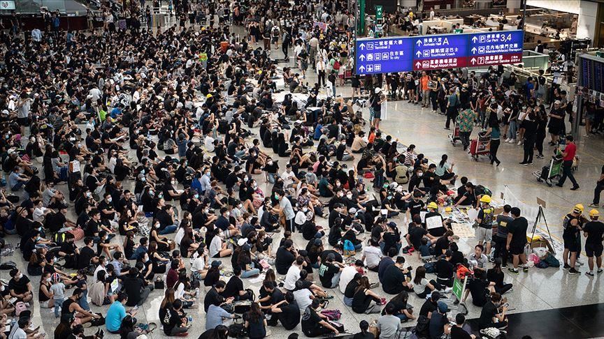 ادامه تظاهرات در فرودگاه بین‌المللی هنگ کنگ