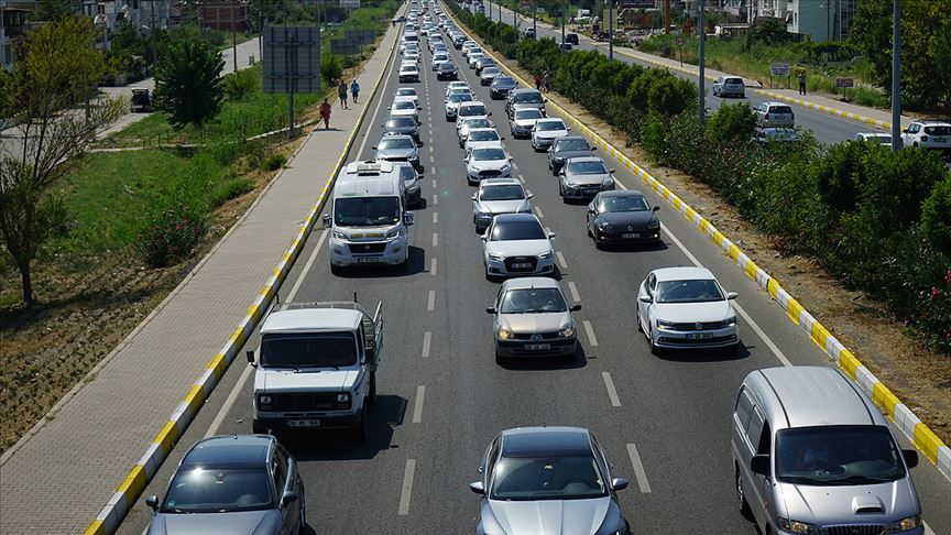 Tatilcilerin dönüş yolculuğu başladı