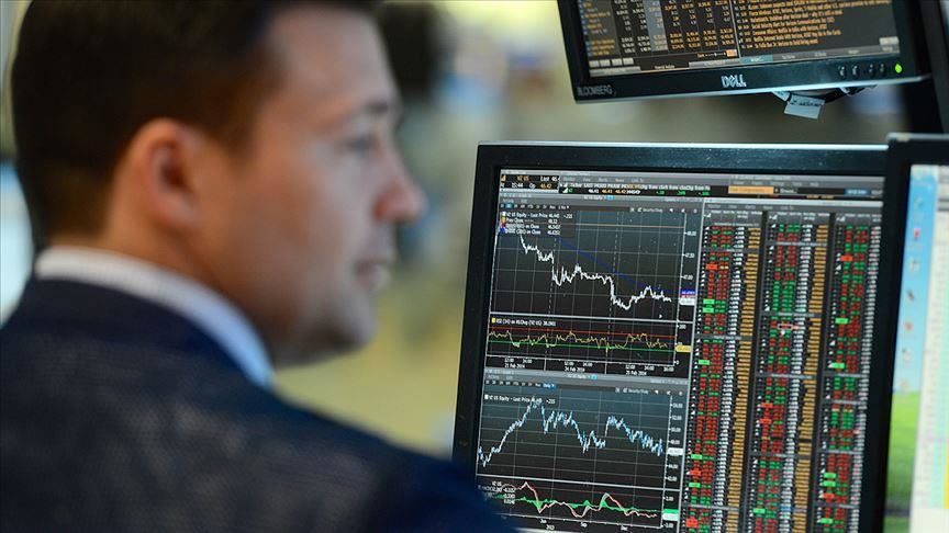 Dow closes more than 800 points down on recession fears