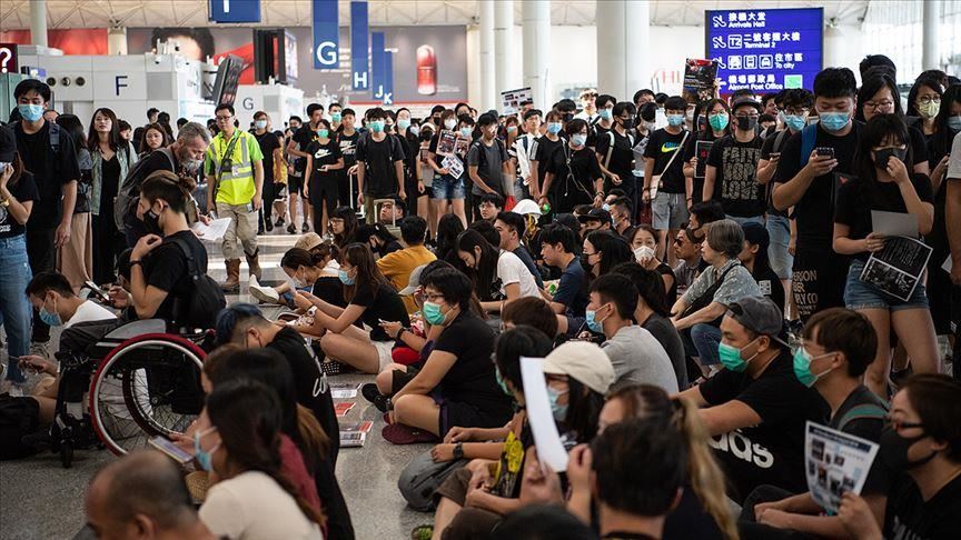 Кина настаните на аеродромот во Хонгконг ги оцени како акти блиски до тероризмот 