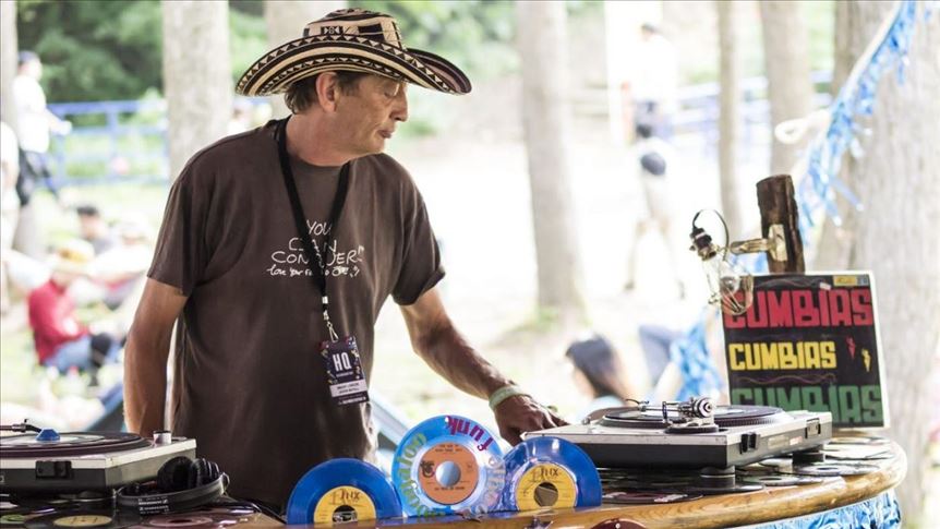 El diálogo entre el punk británico, el folclor colombiano y la electrónica