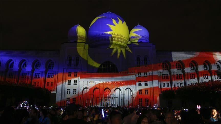 Partai berkuasa Malaysia serukan persatuan nasional