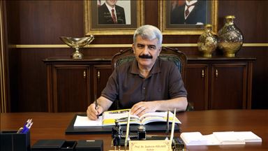 Göçükten çıkıp rektörü olduğu üniversiteyi 'üst lig'e taşımak istiyor