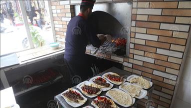 كهباب به گوێز و قهزوان